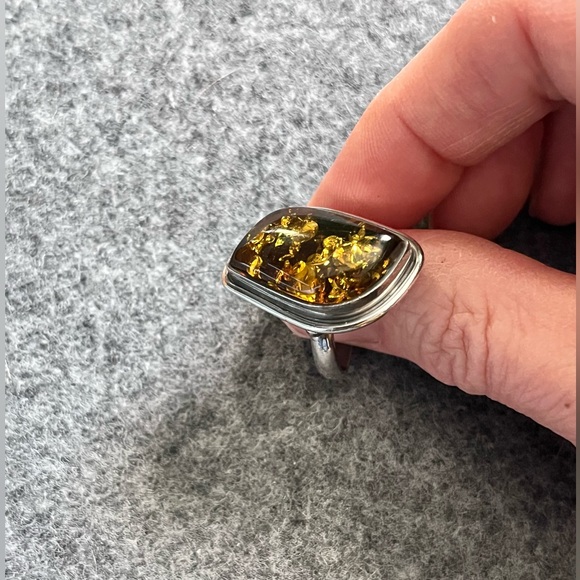 Green Amber ring - Picture 1 of 4